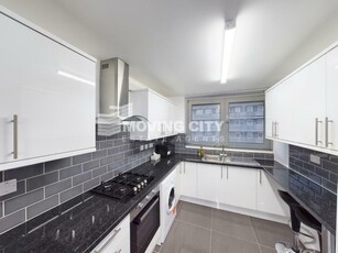 3 bedroom flat for rent in Jenkinson House, Usk Street, Bethnal Green, E2