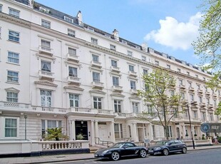 3 bedroom flat for rent in Leinster Gardens, London, W2