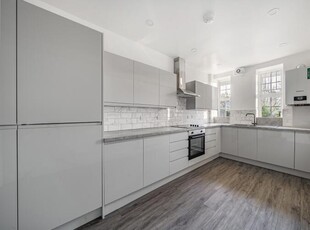 3 bedroom flat for rent in North End Road London NW11