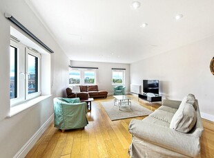 3 bedroom flat for rent in Warren House,
Beckford Close, W14