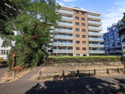 3 bedroom flat for sale in Bath Road, Bournemouth, BH1