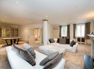 3 bedroom mews property for rent in Pont Street Mews, London, SW1X