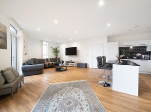 3 bedroom penthouse for rent in Hatton Road Wembley HA0