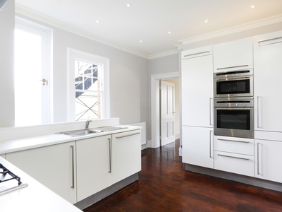 3 bedroom property to let in Arterberry Road, SW20