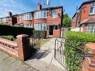 3 bedroom semi-detached house for rent in Brookleigh Road, Manchester, M20