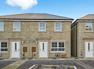3 bedroom semi-detached house for rent in Hebble Close, Clayton, Bradford, BD14