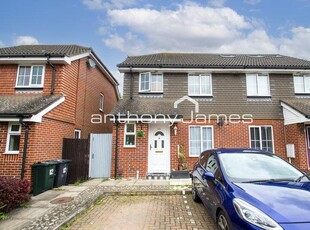 3 bedroom semi-detached house for rent in Latham Close, Dartford, DA2