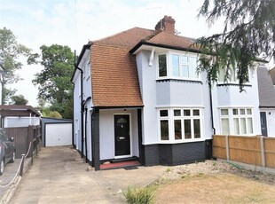 3 bedroom semi-detached house for rent in Mead Way, Bromley, BR2