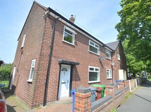 3 bedroom semi-detached house for rent in Wythenshawe Road, Manchester, M23