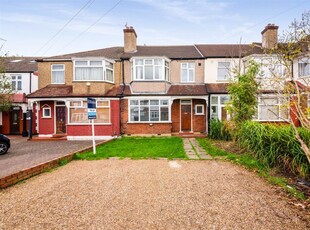 3 bedroom terraced house for rent in Fairway, Raynes Park, SW20