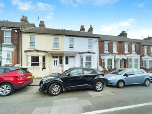 3 bedroom terraced house for rent in Lansdowne Road, Chatham, Kent, ME4