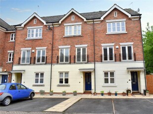 3 bedroom terraced house for rent in Lion Court, Worcester, Worcestershire, WR1