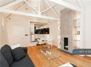 3 bedroom terraced house for rent in Redington Gardens, Hampstead, NW3