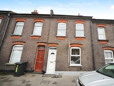 3 bedroom terraced house for sale in High Town Road, Luton, LU2