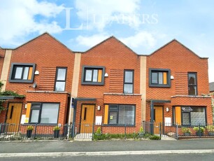 3 bedroom town house for rent in Langshaw Street, Salford, M6