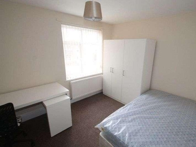 4 bed flat to rent in Chillingham Road,
NE6, Newcastle Upon Tyne