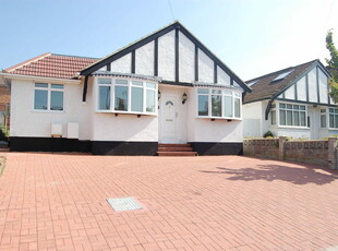 4 bedroom detached house for rent in Harefield Road, North Uxbridge, Middlesex, UB8