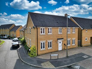 4 bedroom detached house for rent in Matthau Lane, Oxley Park, MK4