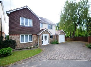 4 bedroom detached house for rent in The Drive, Ickenham, UB10