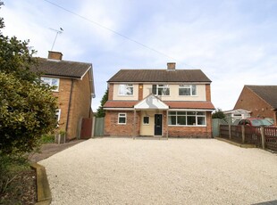 4 bedroom detached house for sale in Beeby Road, Scraptoft, Leicester, LE7