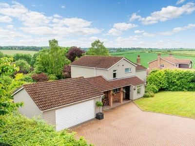 4 bedroom detached house for sale in Bury St. Edmunds, Suffolk, IP33