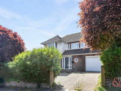 4 bedroom detached house for sale in Green Ridge, Brighton, BN1