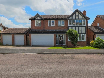 4 bedroom detached house for sale in Well Close, Long Ashton , BS41