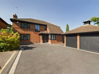 4 bedroom detached house for sale in Wenham Gardens, Hutton, Brentwood, CM13
