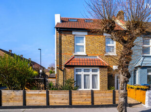 4 Bedroom End Of Terrace House For Sale In Croydon