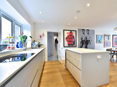 4 bedroom end of terrace house for sale in Rycott Path , SE22