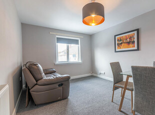 4 bedroom flat for rent in 2350L – Alan Breck Gardens, Edinburgh, EH4 7HU, EH4
