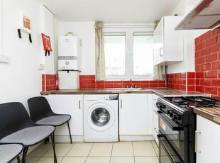 4 bedroom flat for rent in Hilldrop Road, Tufnell Park n7 , N7