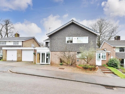 4 bedroom link detached house for sale in Cala Drive, Edgbaston, B15