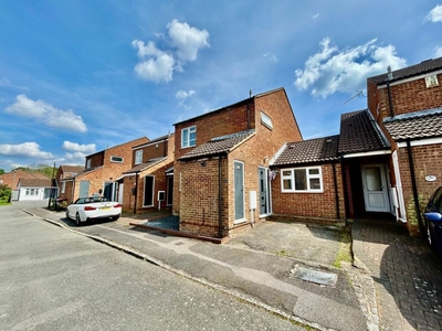 4 bedroom link detached house for sale in Granes End, Great Linford, Milton Keynes, MK14