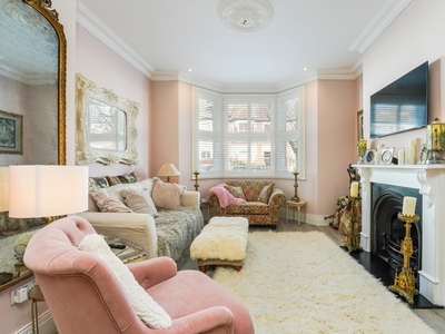 4 bedroom property to let in Queensmill Road London SW6