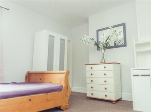 4 bedroom semi-detached house for rent in Artillery Road, Guildford, GU1