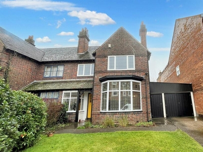 4 bedroom semi-detached house for sale in Greenhill Road, Moseley, B13