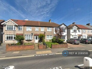 4 bedroom terraced house for rent in Belmont Road, Erith, DA8