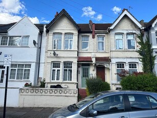 4 bedroom terraced house for rent in Gassiot Road, London, SW17