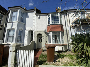4 bedroom terraced house for rent in Rock Avenue, Gillingham, Kent, ME7