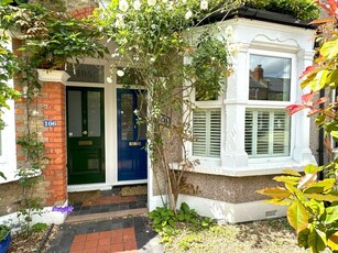 4 bedroom terraced house for rent in Salehurst Road, London, SE4