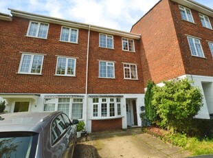 4 bedroom town house for rent in Station Approach Chelsfield BR6