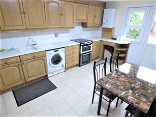 4 Bedroom Town House For Rent In Stratford, London