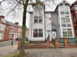 5 bedroom end of terrace house for sale in Melbourne Road, Highfields, Leicester, LE2