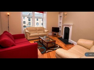 5 bedroom flat for rent in Crighton Place, Edinburgh, EH7