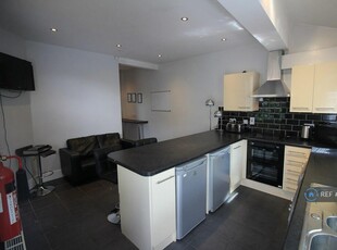 6 bedroom end of terrace house for rent in Moseley Road, Fallowfield, Manchester, M14