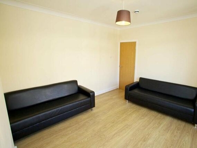 6 Bedroom Semi-detached House For Rent In Headingley, Leeds