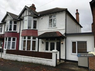 8 bedroom detached house for rent in Harrington Drive, Nottingham, NG7