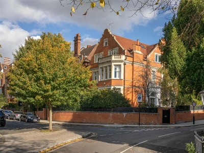 8 bedroom detached house for sale in Frognal Gardens, Hampstead, London, NW3