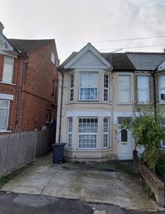 Block of flats to rent in Benjamin Road, High Wycombe HP13
